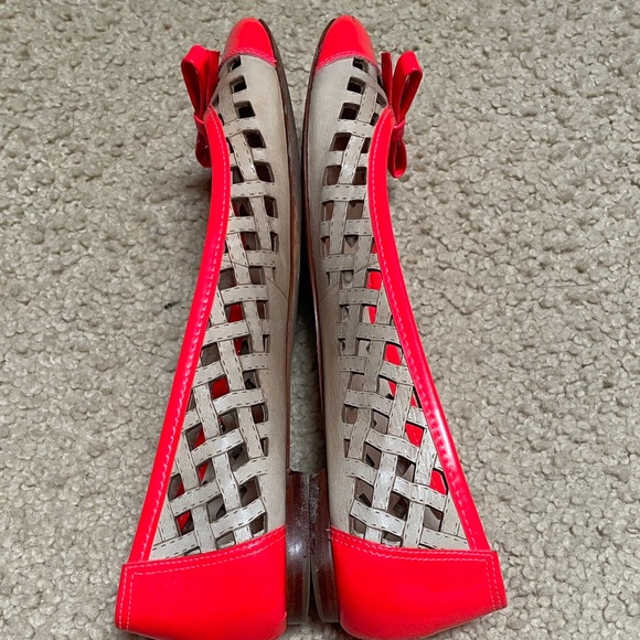 Kate Spade Vibrant Red and Beige Flats - Picture 4 of 9